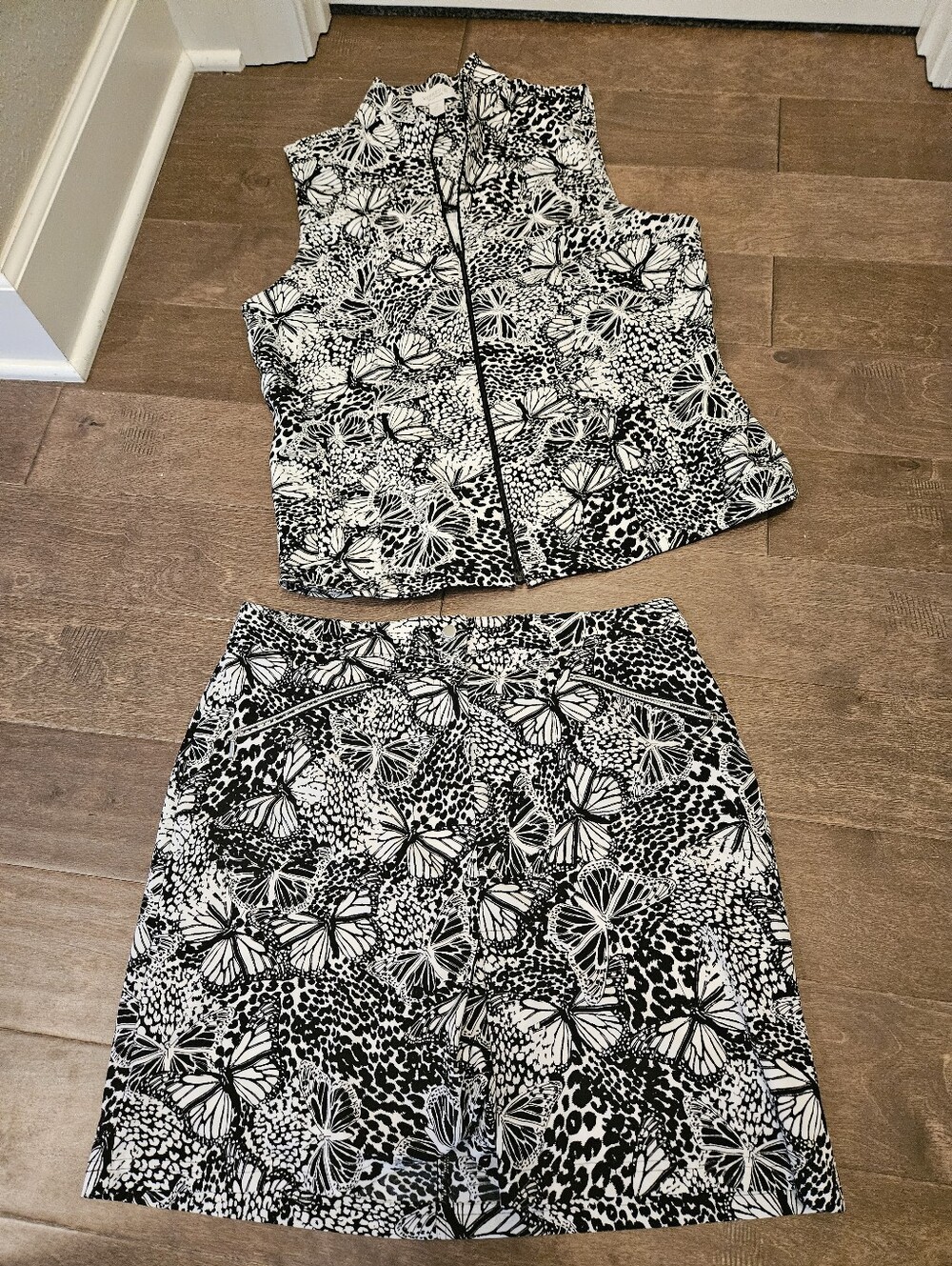 Weekend's Zenergy Golf by Chico's 2pc Black/White Zip Vest & Skort Set Size M/L